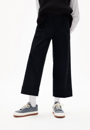 ARMEDANGELS GEORGETAA Chino Pants Loose Fit made of Organic Cotton Mix Noir | 2705913-JP